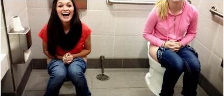 Women pooping toilet